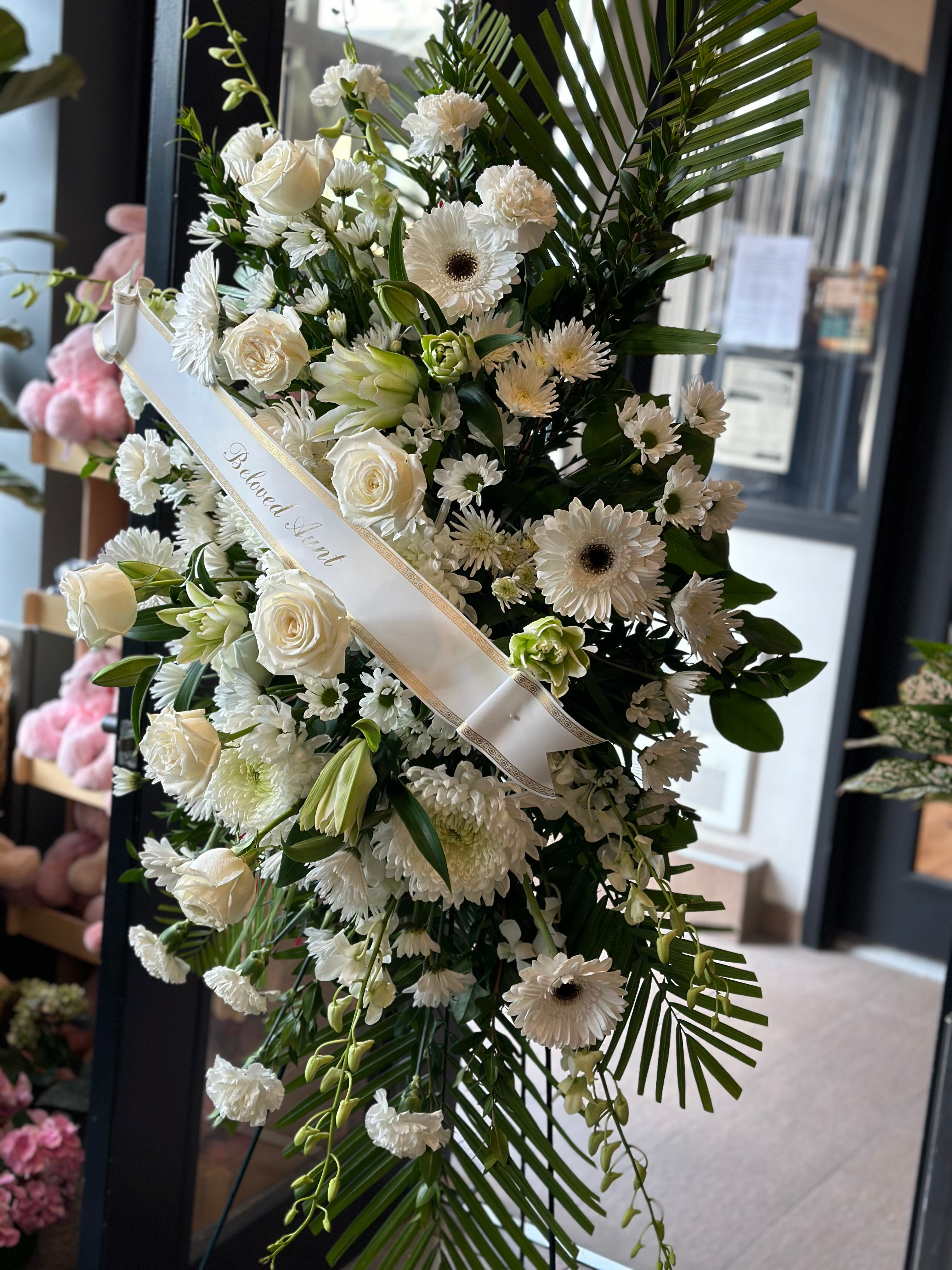 Funeral and condolences Standing spray