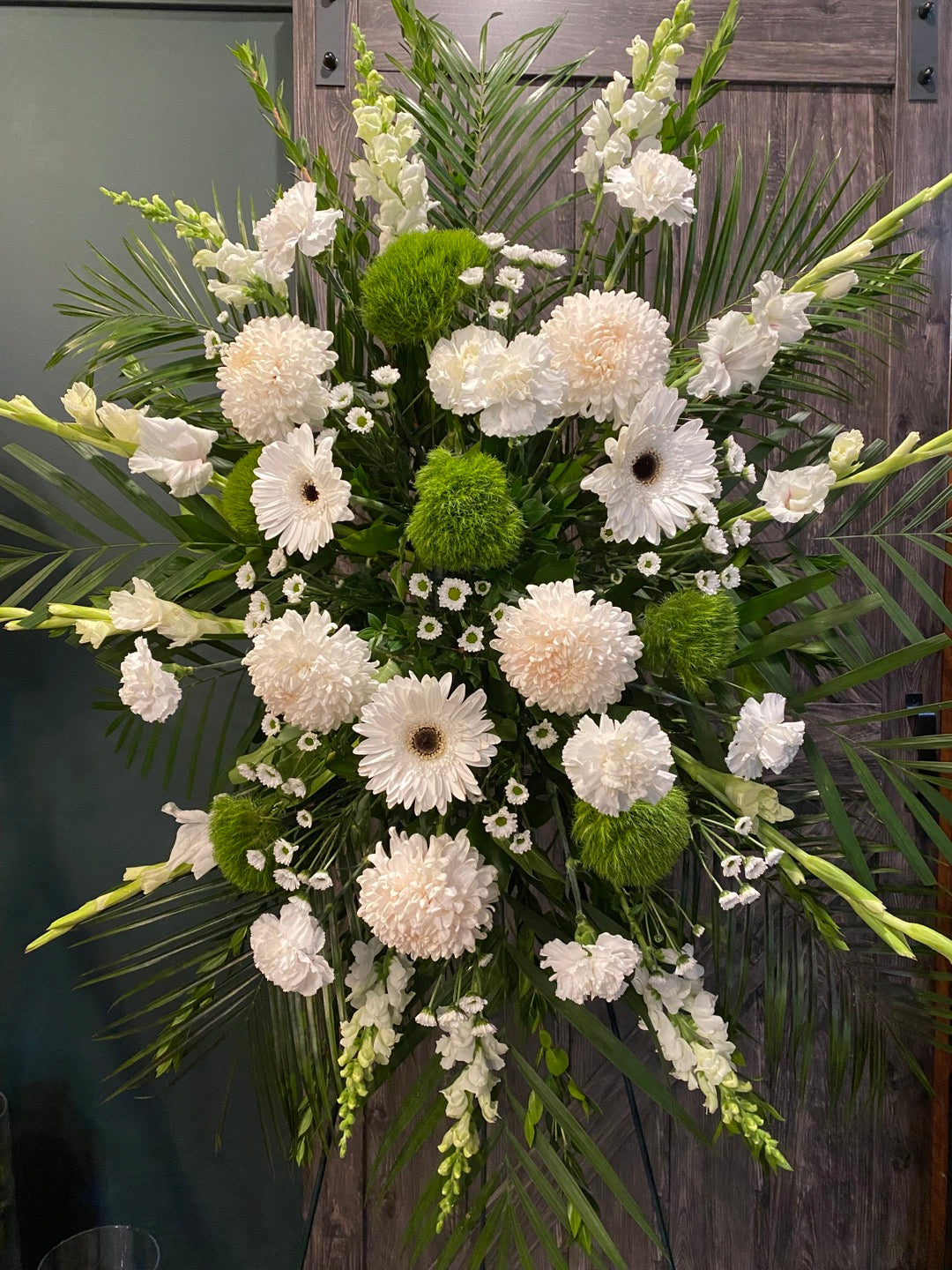 Funeral and condolences Standing spray