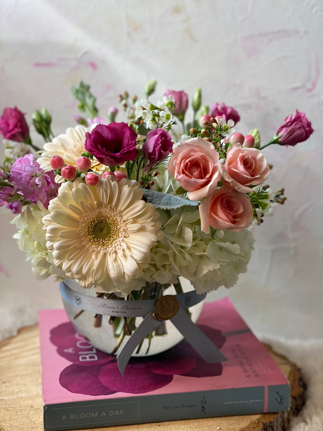 예쁜 소녀 꽃배달 토론토 당일 배송 달의 꽃 꽃집 Same Day Flower Delivery Toronto