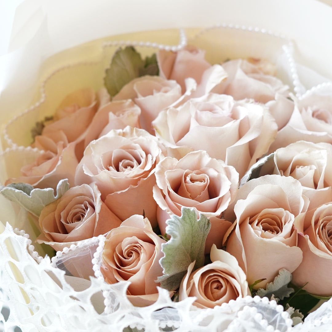 15 Champagne roses