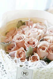 15 Champagne roses