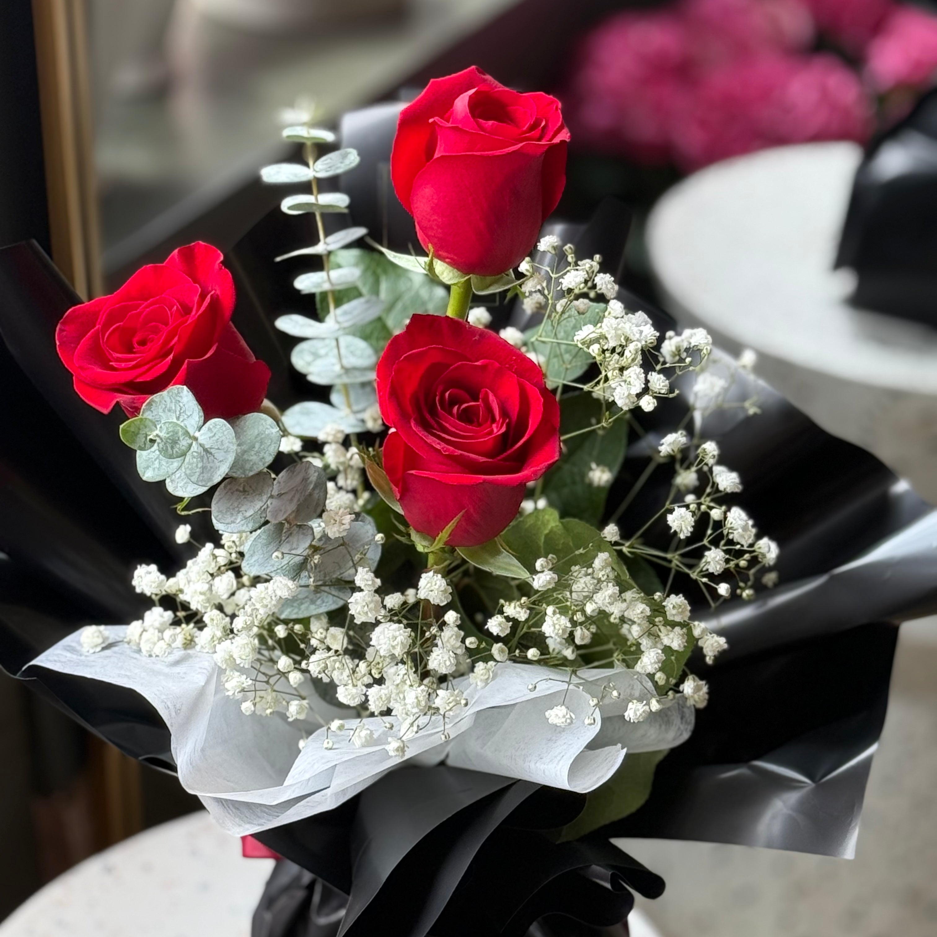 3_Roses_Bouquet_RED.jpg
