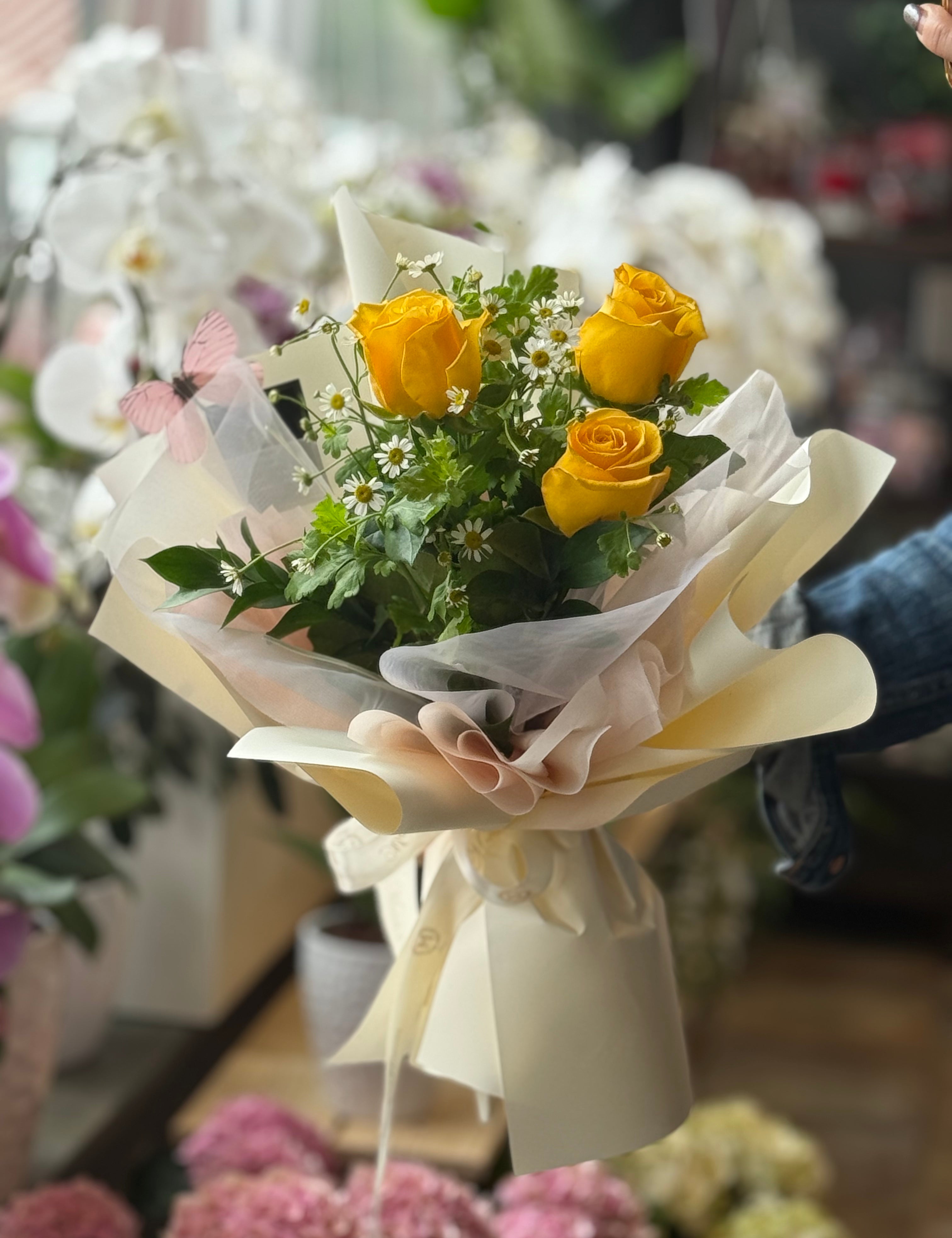 3_Roses_Bouquet_YELLOW.jpg