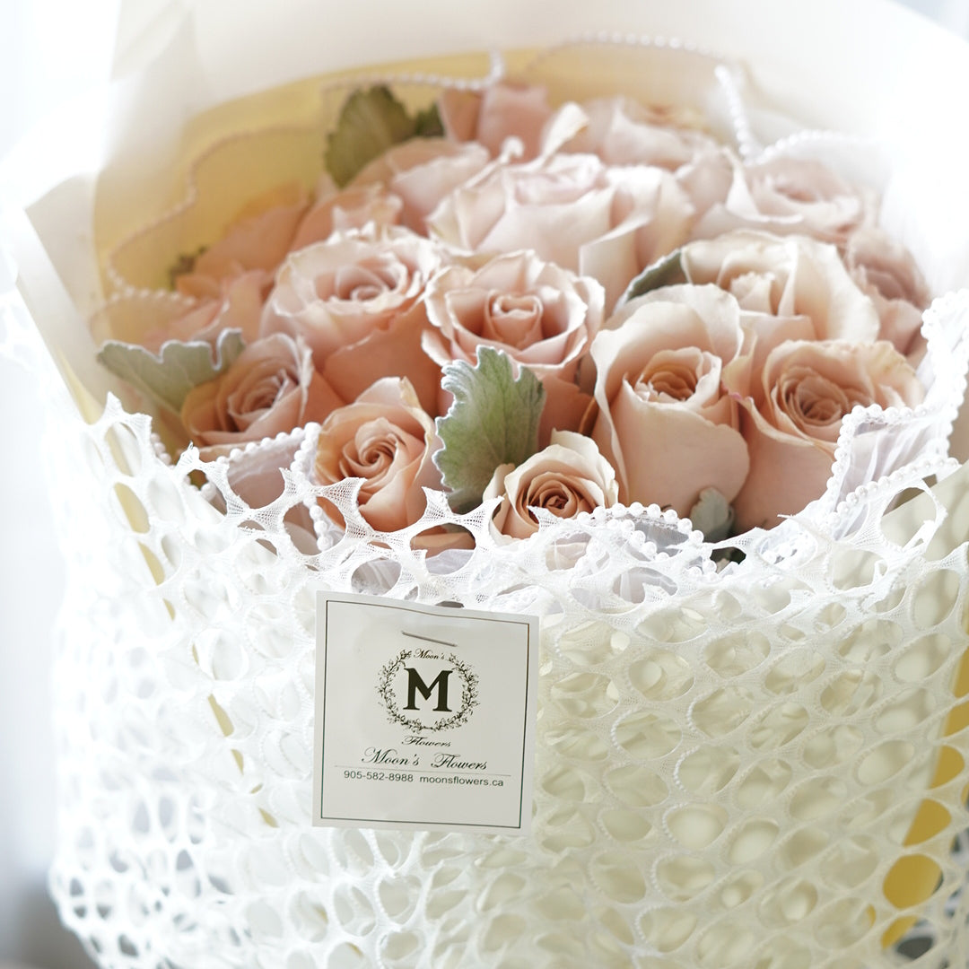 15 Champagne roses
