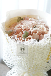 15 Champagne roses
