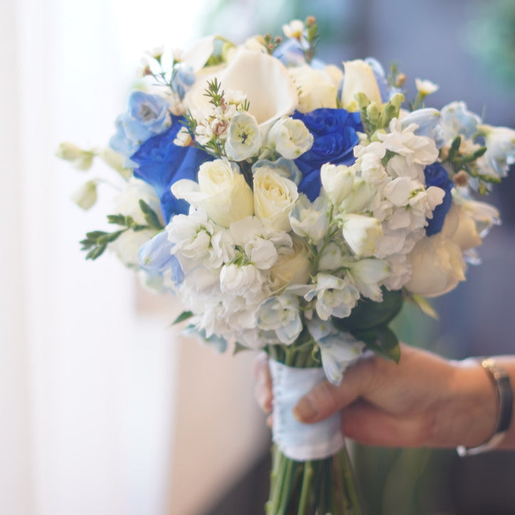 blue white bridal bouquet calla lily roses unique wedding flowers Toronto Moon’s Flowers