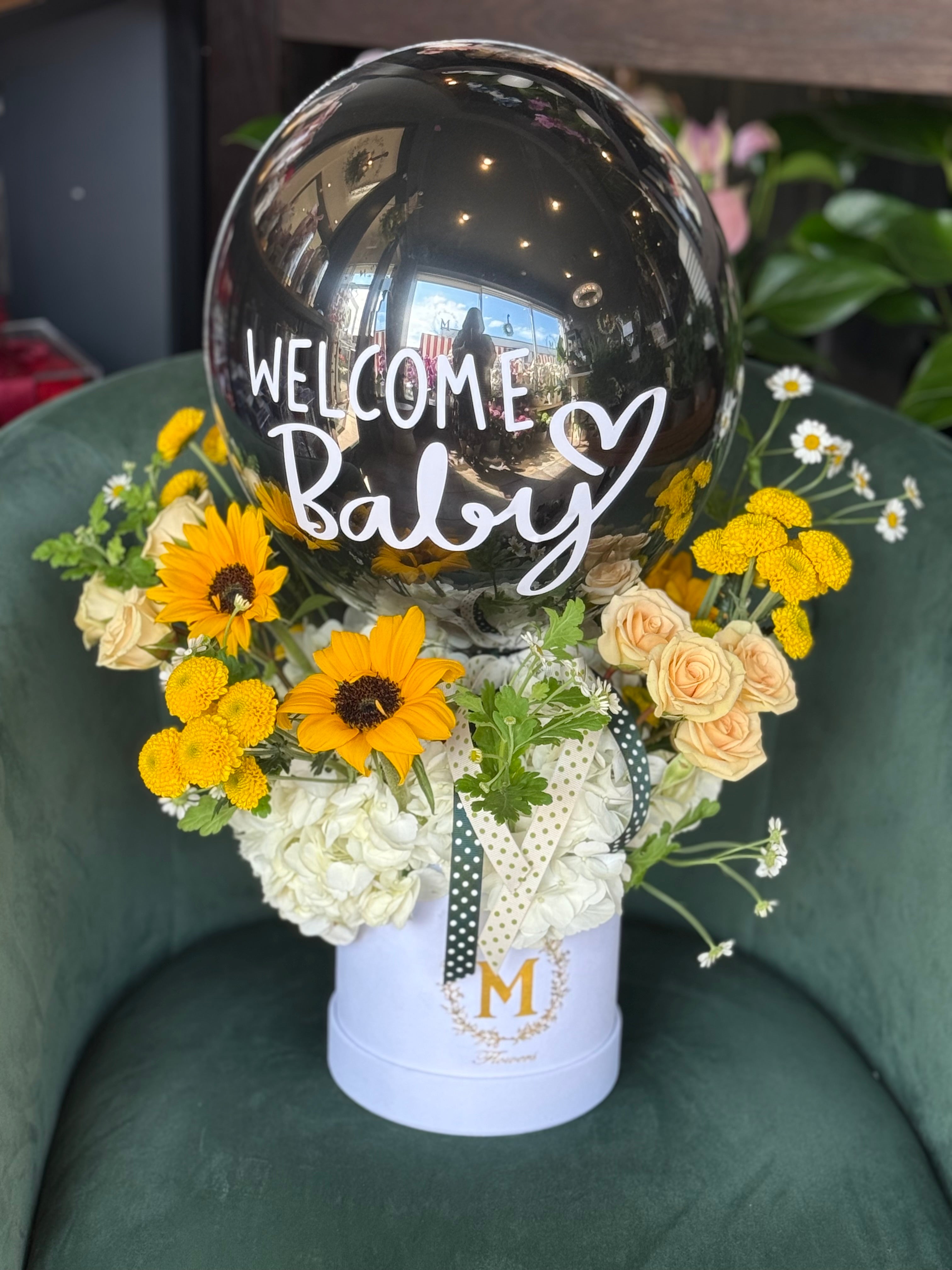 Gender Reveal arrangement With Balloon