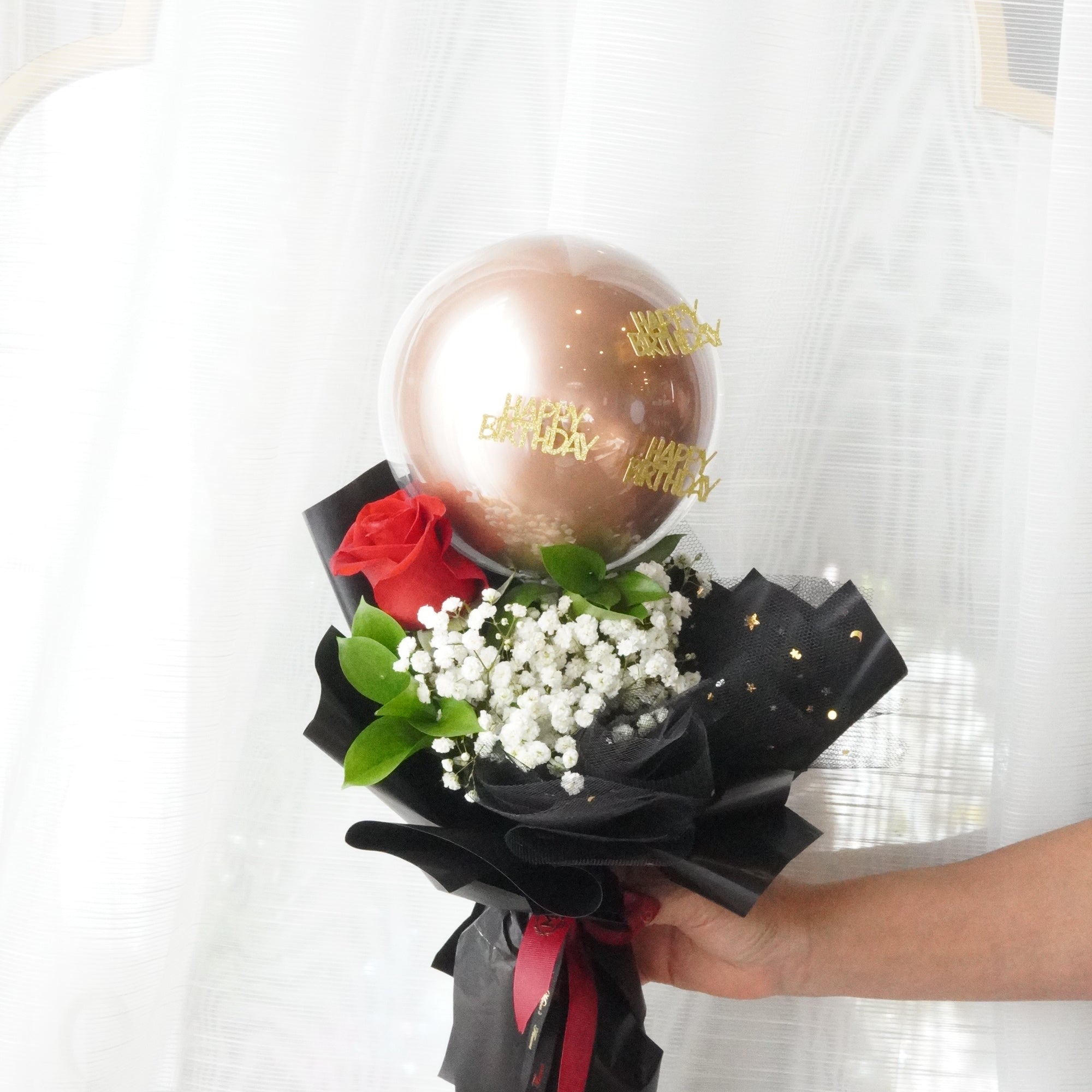 balloon bouquet with roses, baby’s breath and golden “Happy Birthday” bubble balloon