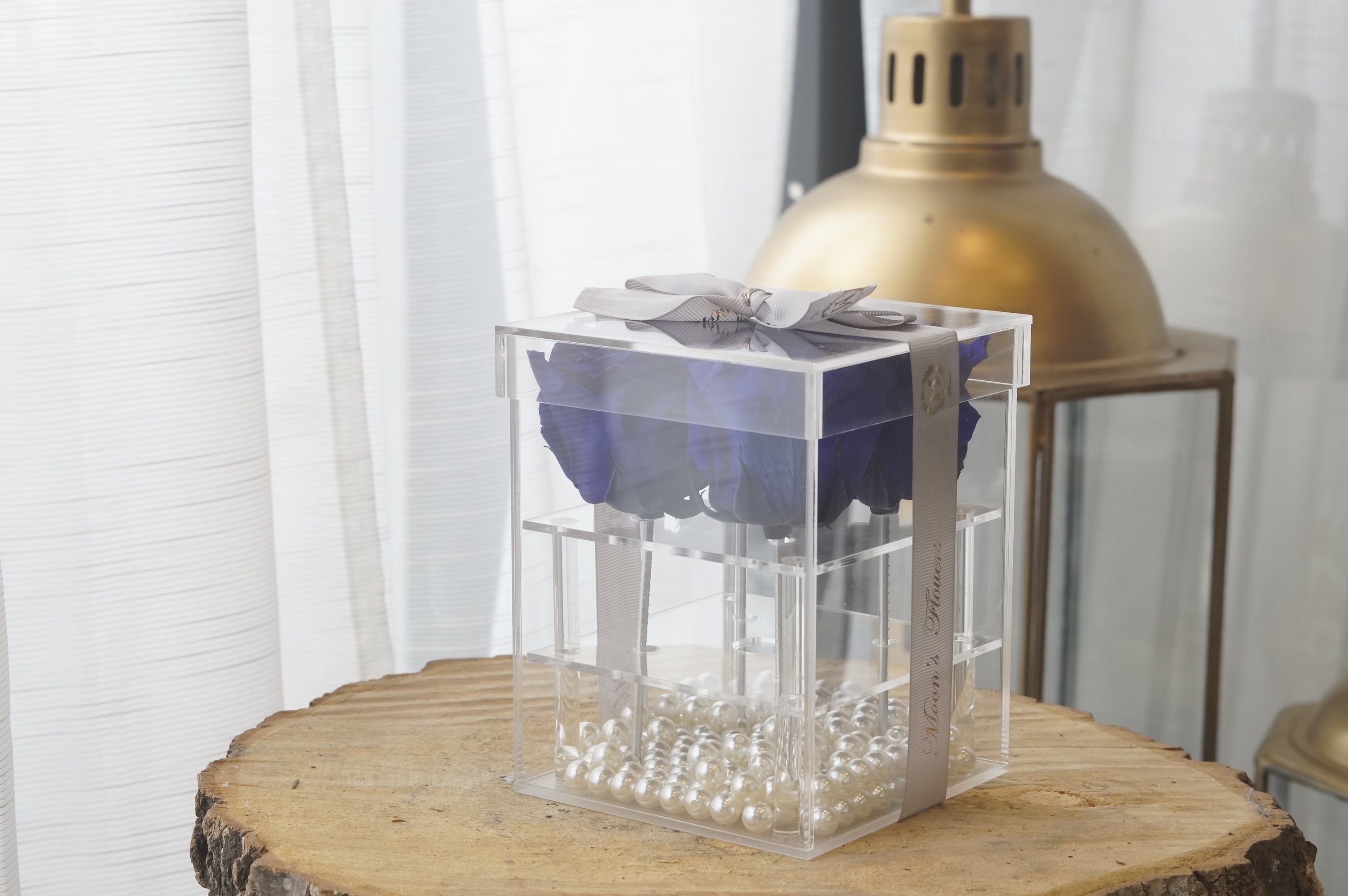 The vibrant blue preserved Roses in an arylic box (4) remains a favourite with its deep colour and beauty.