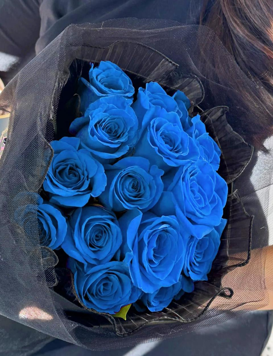 15 blue roses