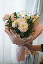 Front view of a fresh flower bouquet – Toronto flower delivery by Moon’s Flowers
