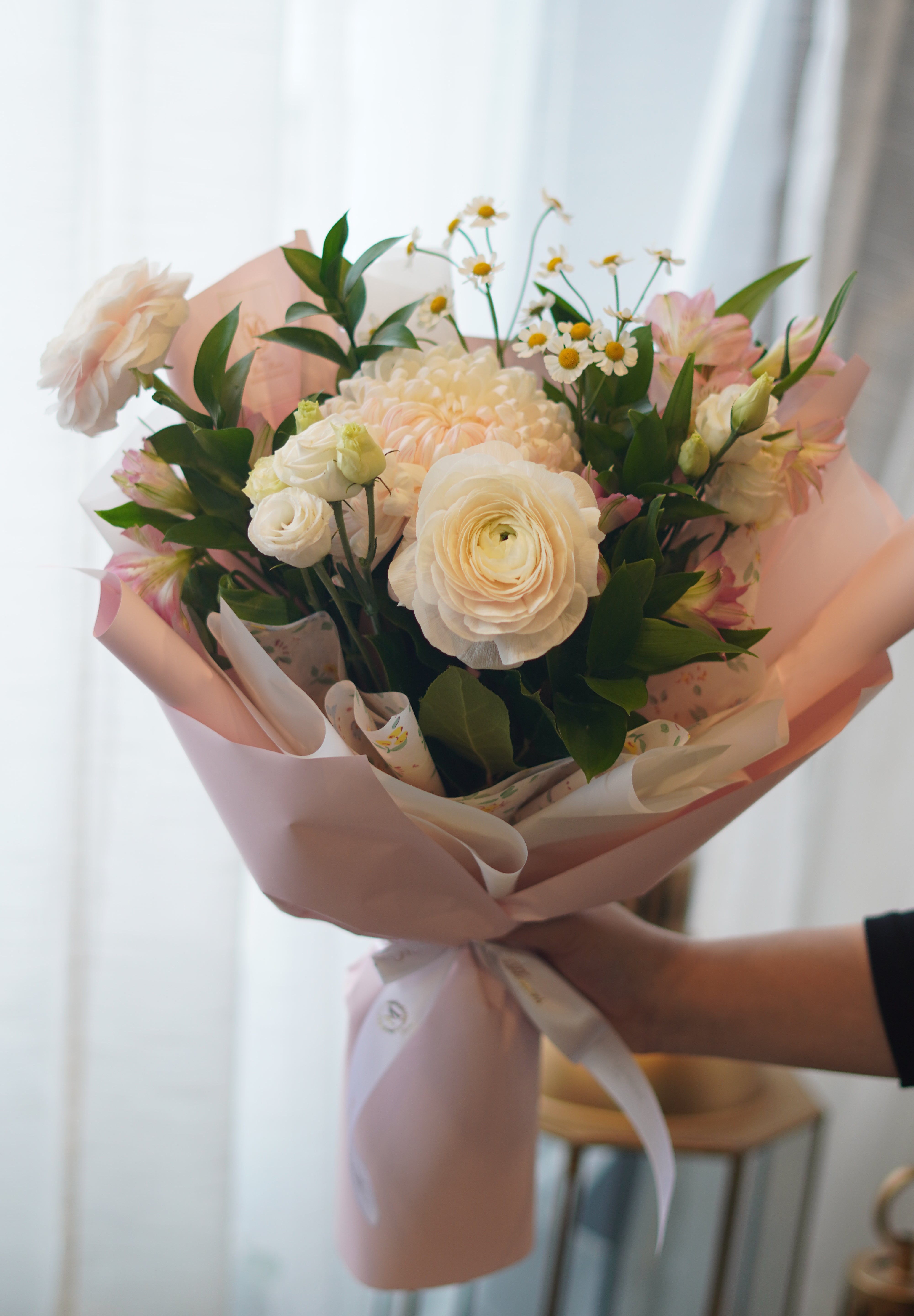 Front view of a fresh flower bouquet – Toronto flower delivery by Moon’s Flowers
