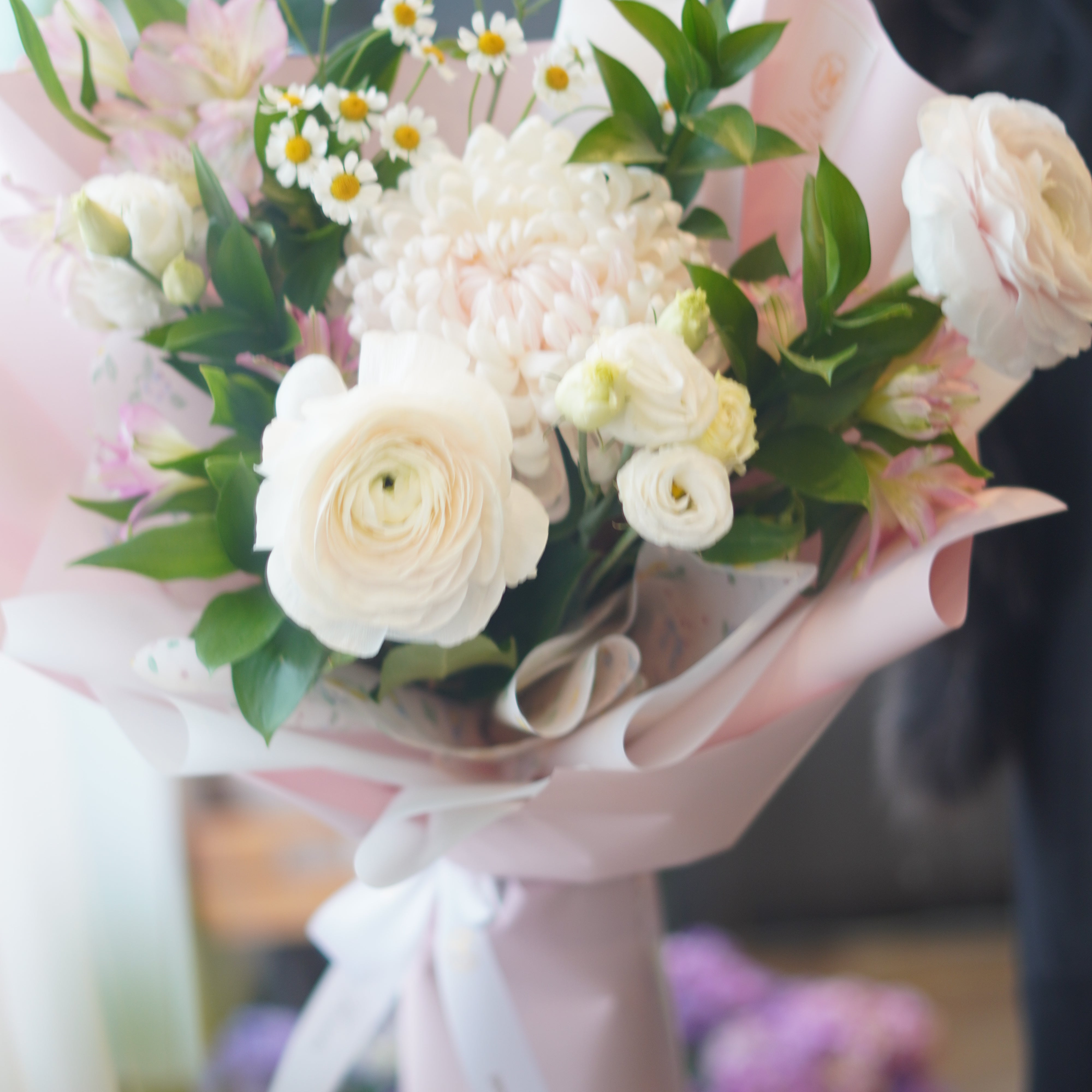 Front view of a fresh flower bouquet – Toronto flower delivery by Moon’s Flowers
