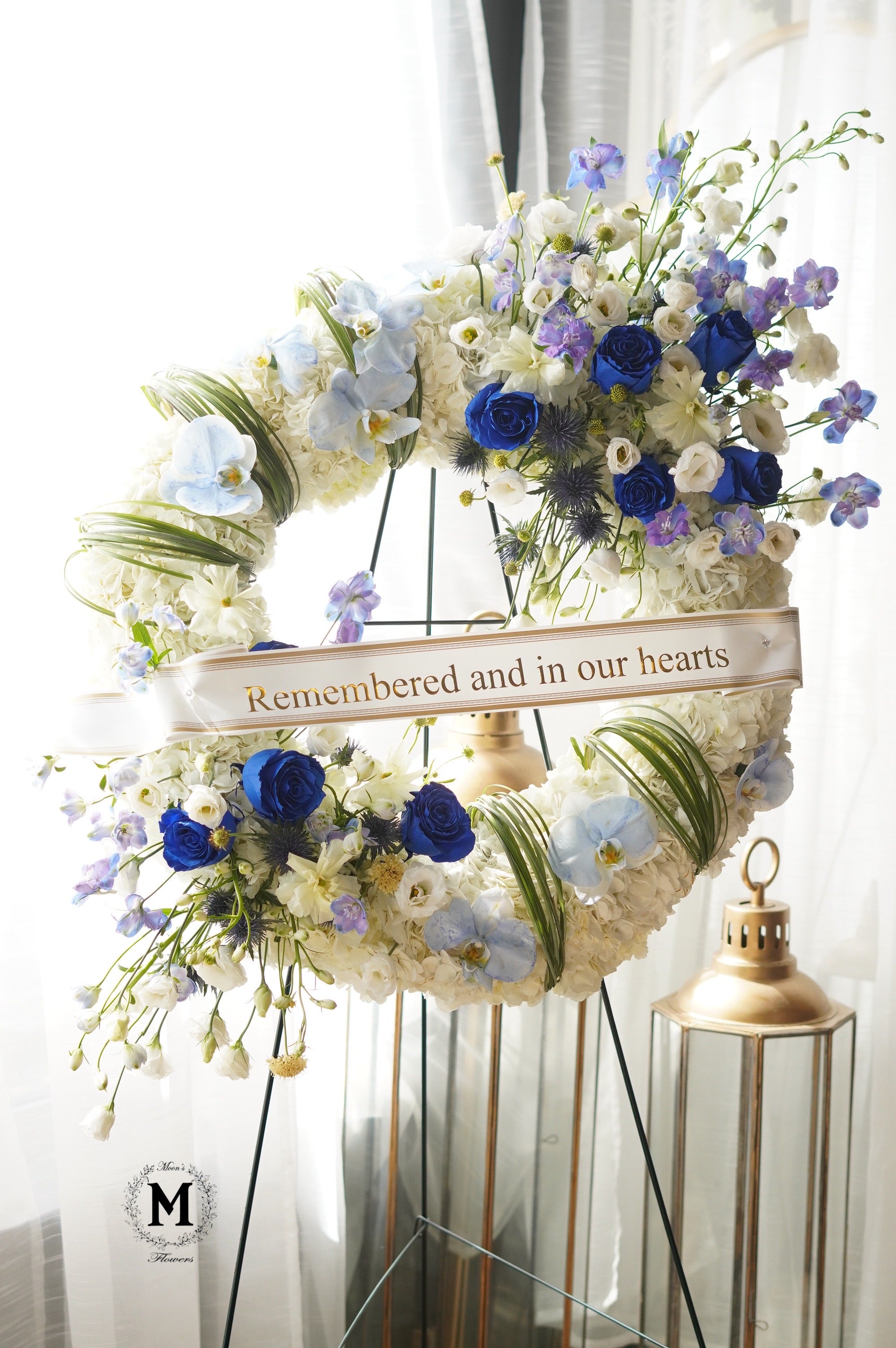 Elegant blue rose memorial wreath for funeral services in Oakville and Mississauga.