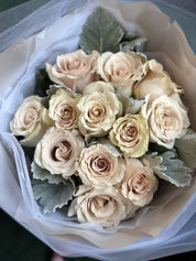 15 Champagne roses