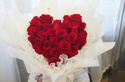 Wrapped in the signature Moons Flower wrapping the Heart Rose Box is the perfect gift for your special person.