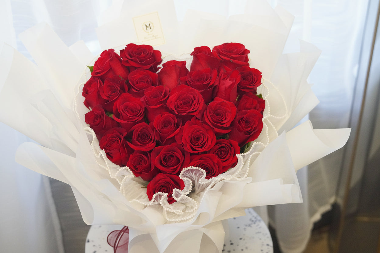 Wrapped in the signature Moons Flower wrapping the Heart Rose Box is the perfect gift for your special person.