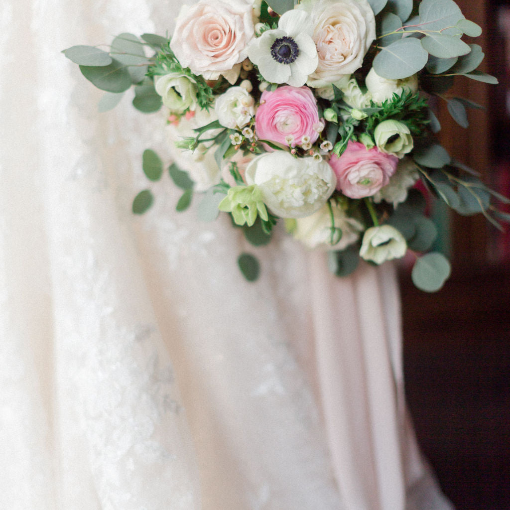 blush white bridal bouquet ranunculus roses anemone garden style wedding flowers Toronto Moon’s Flowers