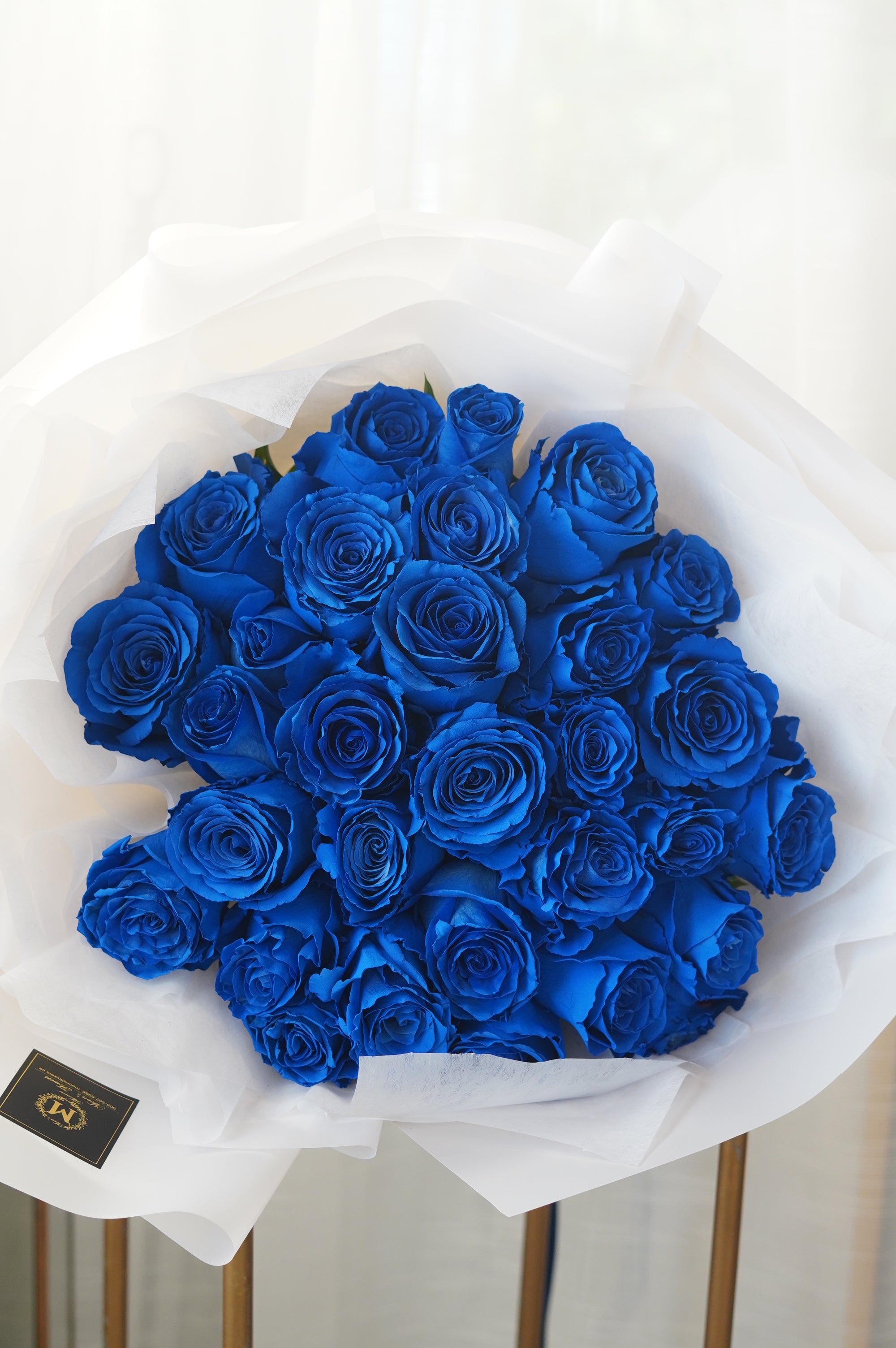30 blue roses