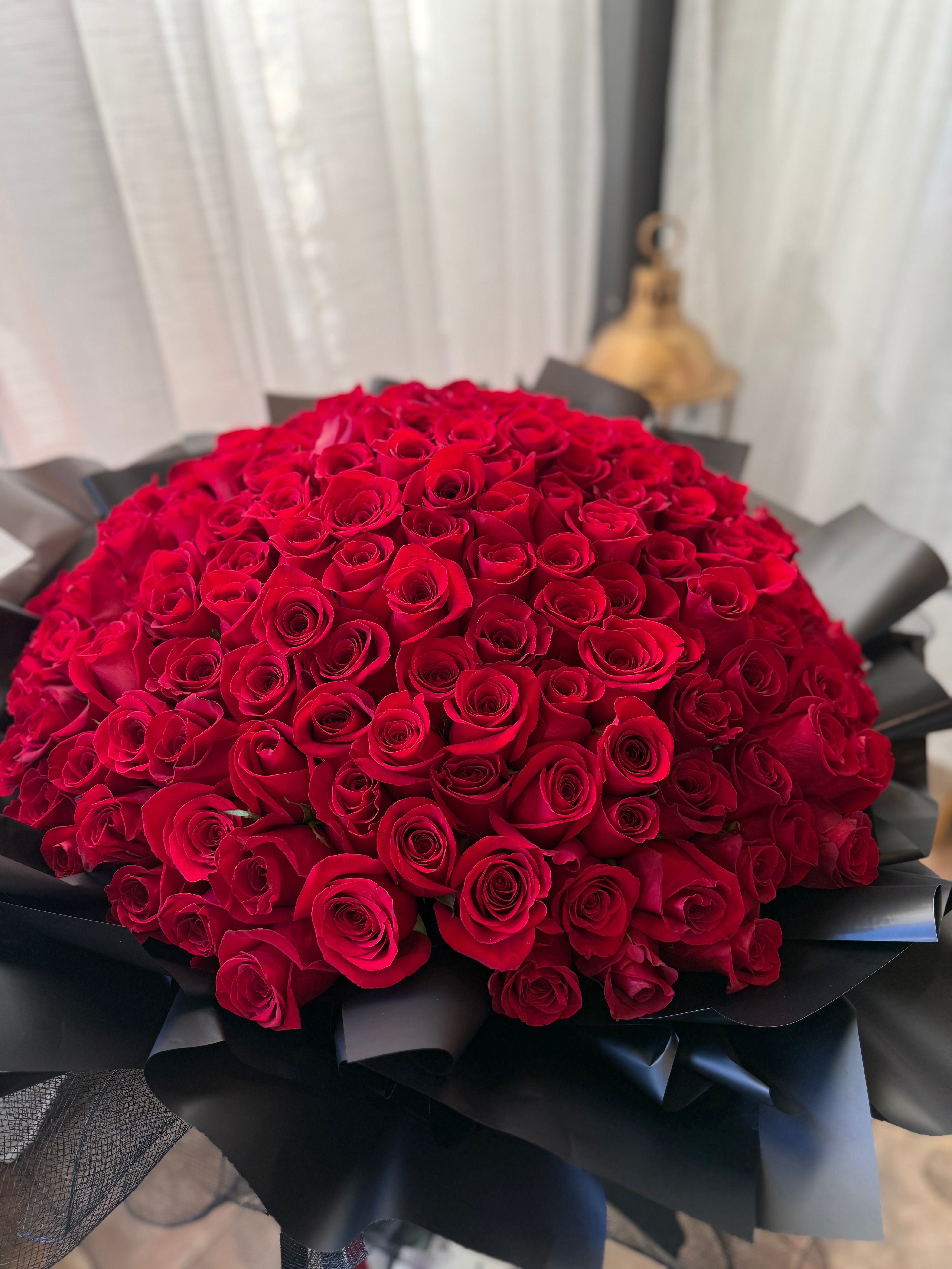 100 red roses