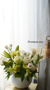 평화로운 꽃꽂이 냄비