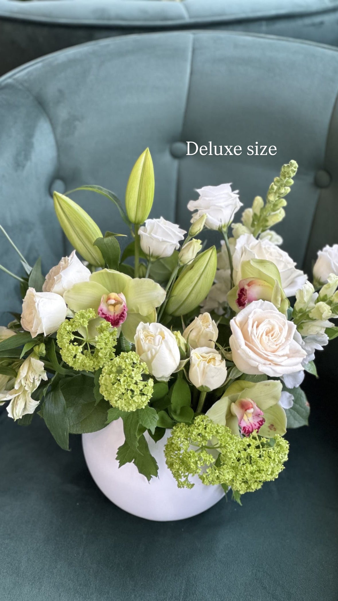 평화로운 꽃꽂이 냄비