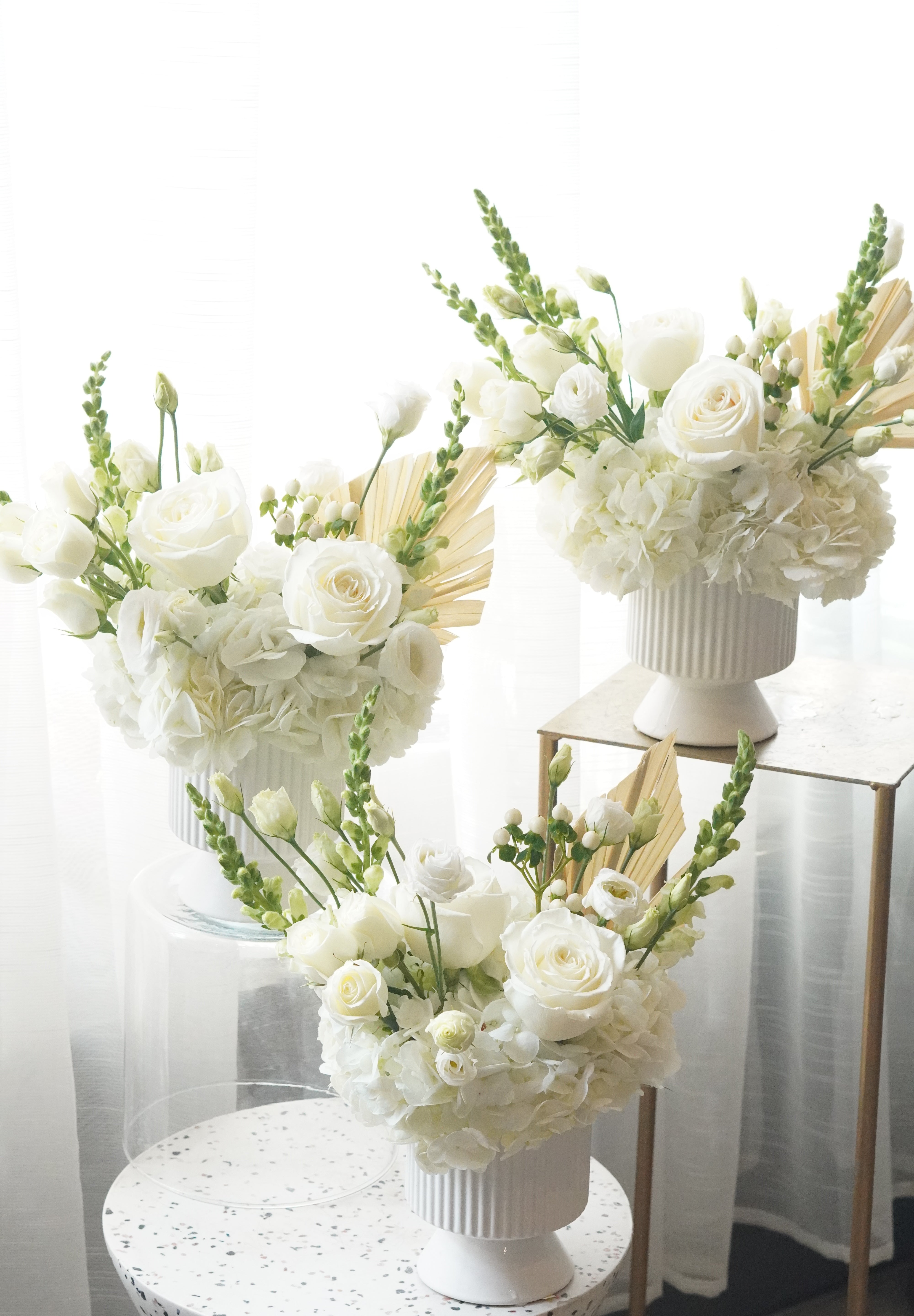 Ivory tone flower centerpiece with hydrangea and lisianthus