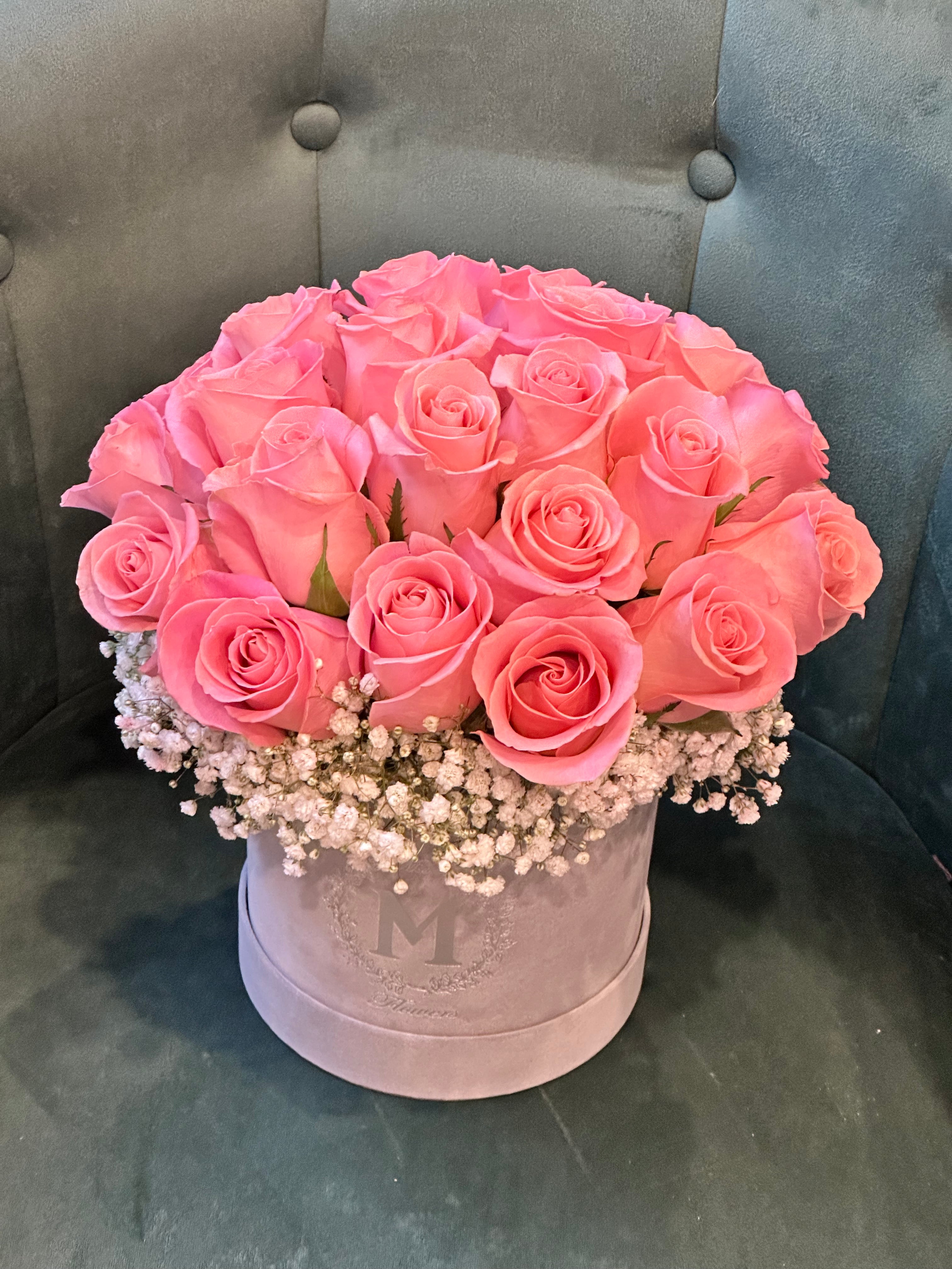 Pink rose hat box arrangement with baby's breath accent. Elegant floral gift box for local flower delivery /Mother's Day/ Toronto