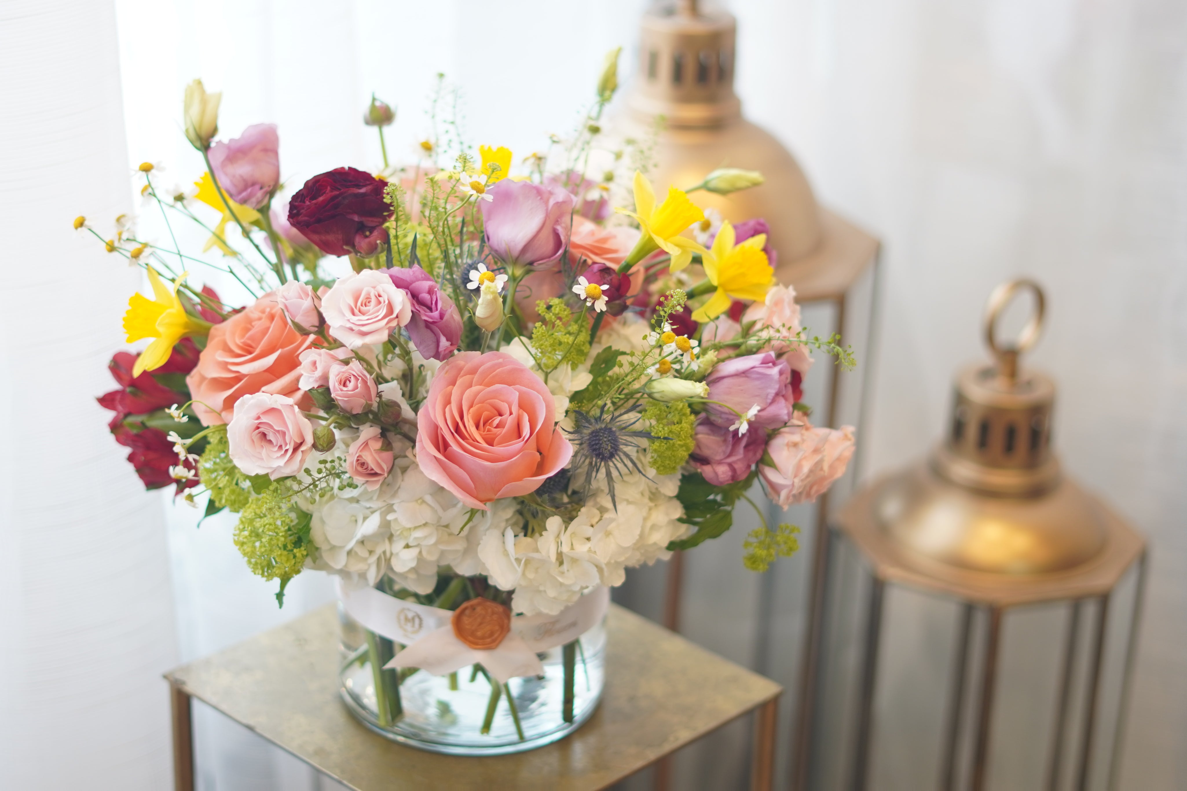 Premium floral centerpiece with peach roses and delicate wildflowers – Moon’s Flowers