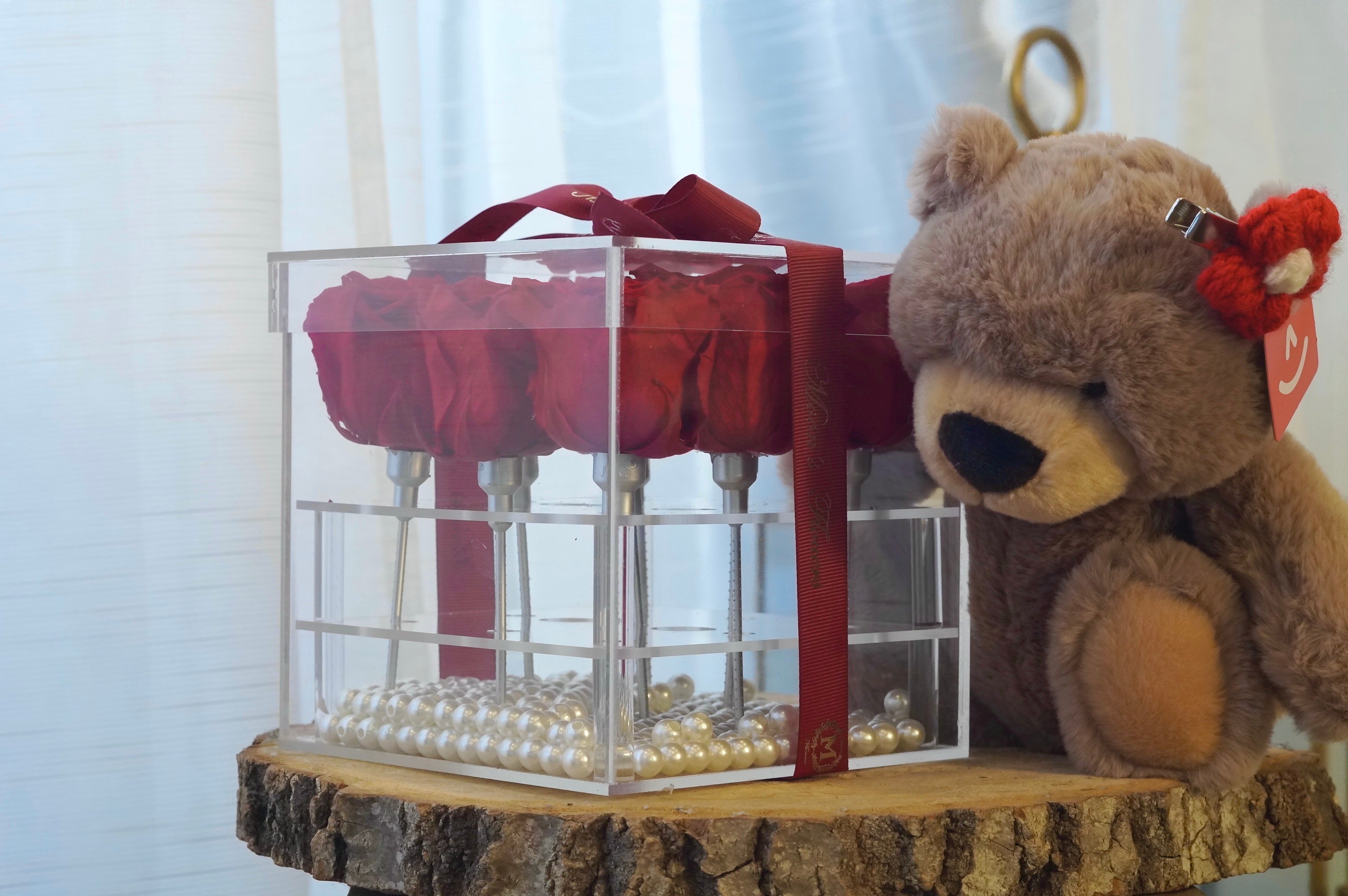 Preserved Roses in Acrylic Box 9 is seen alongside an add-on item known as Toffee Bear! Together they make the perfect joint gift for your recipient.