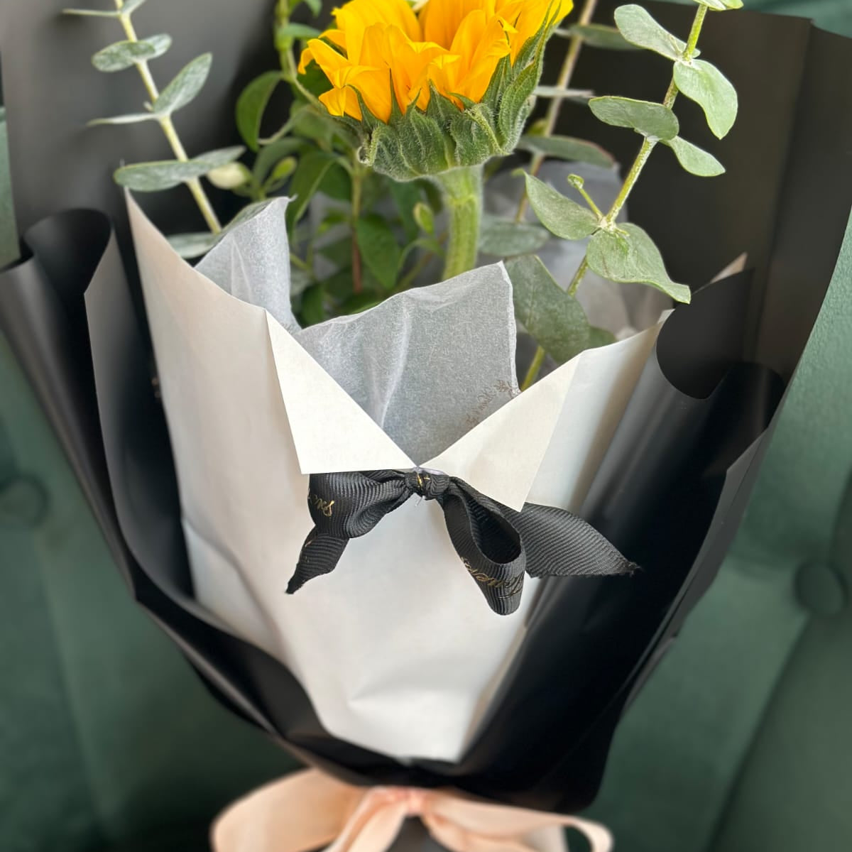 Single_sunflower_bouquet_1.jpg
