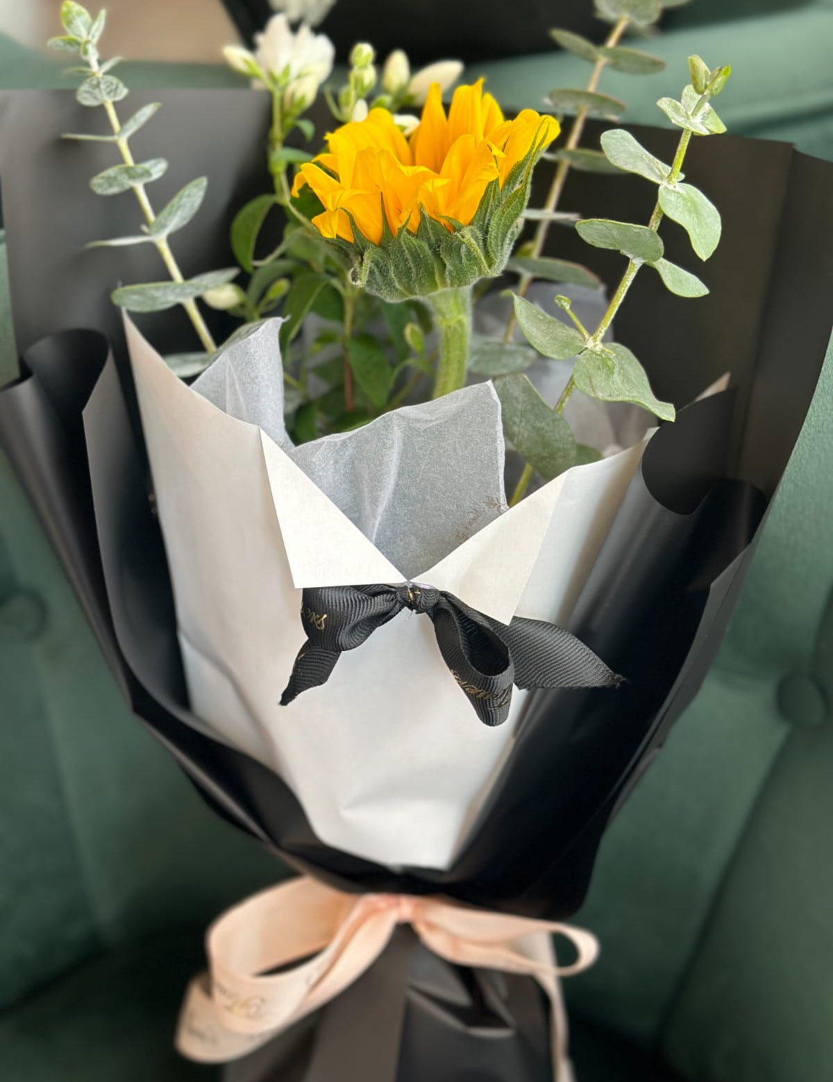 Single_sunflower_bouquet_1.jpg