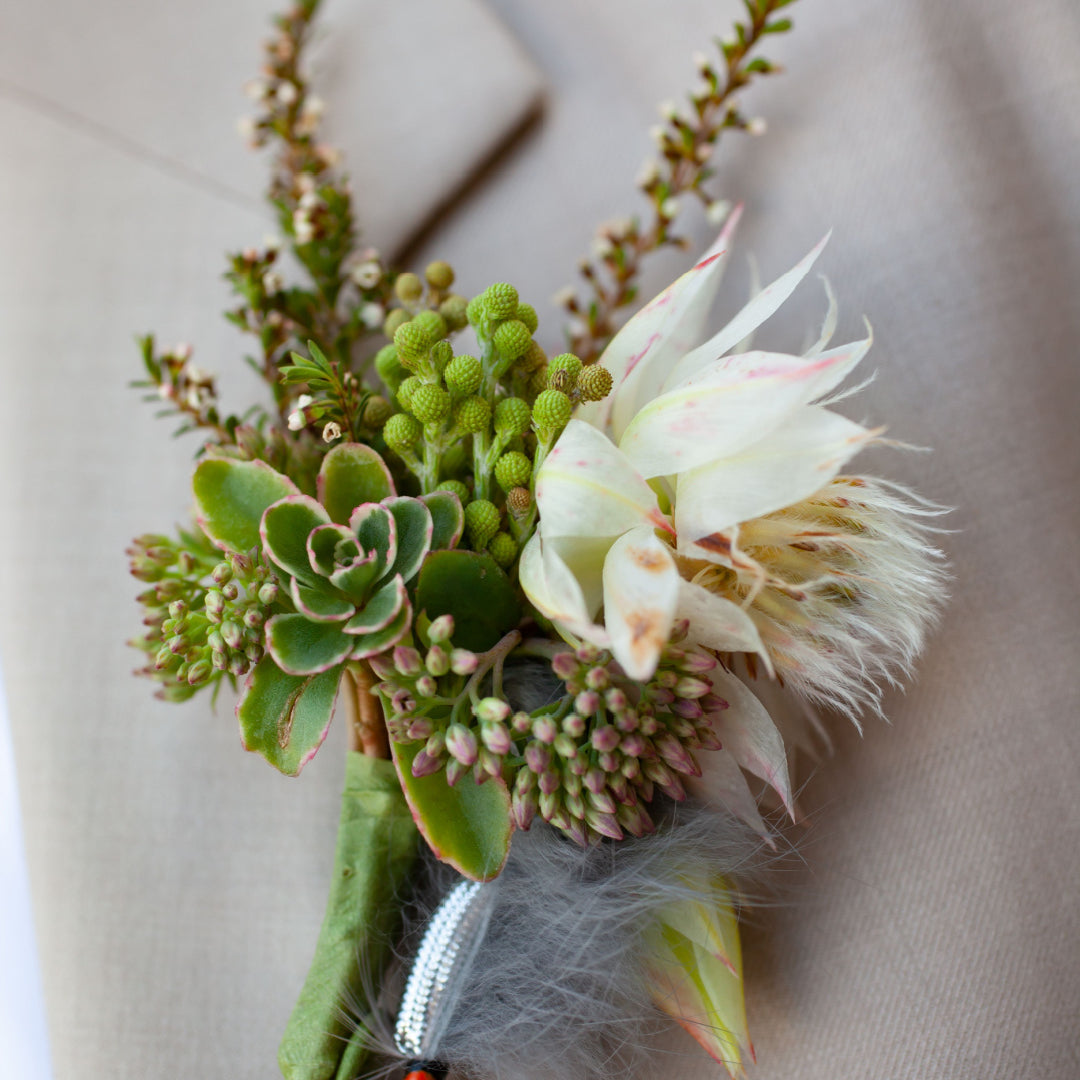 greenwhiteBoutonniere.jpg