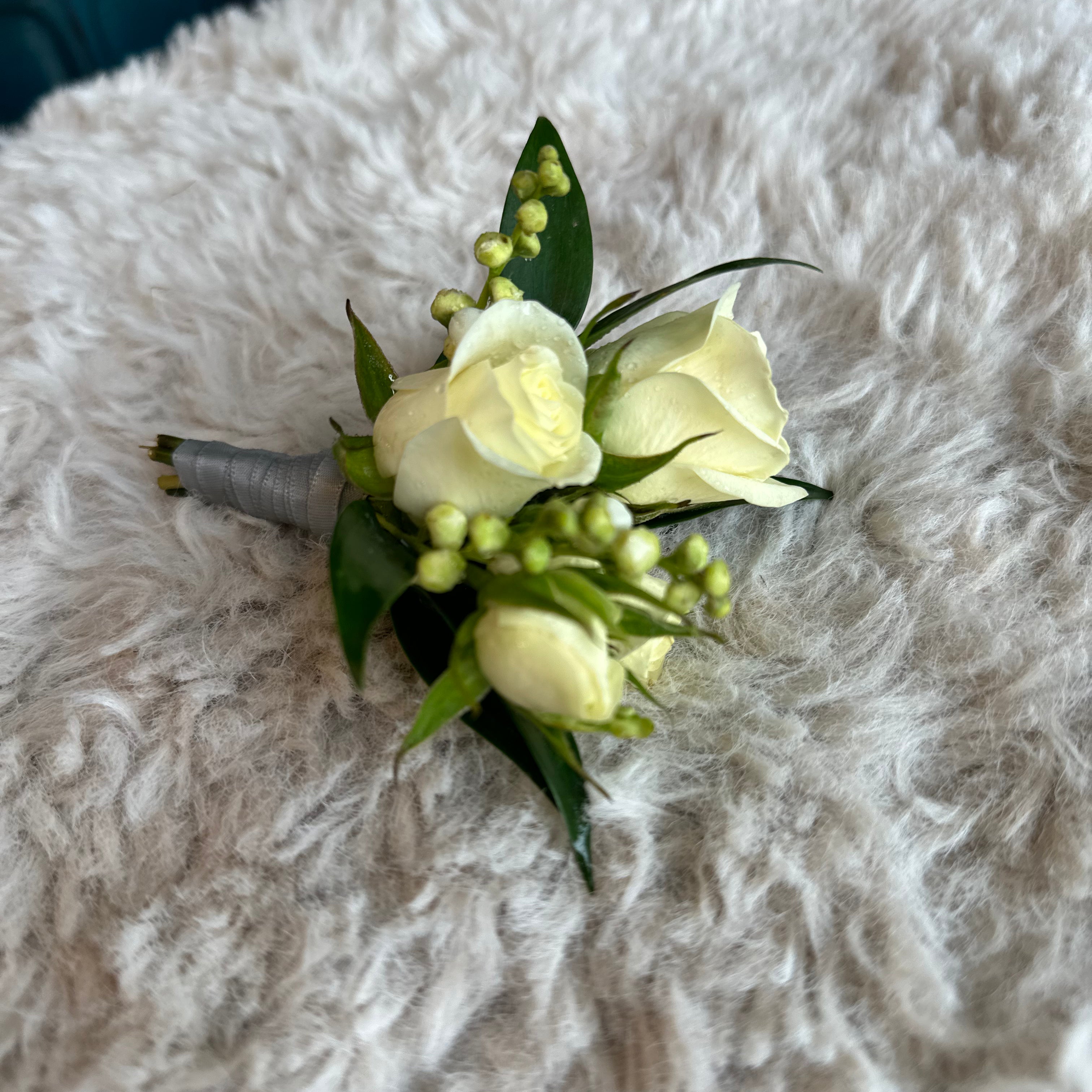 elegant bridal bouquet white flowers with blue highlights modern wedding