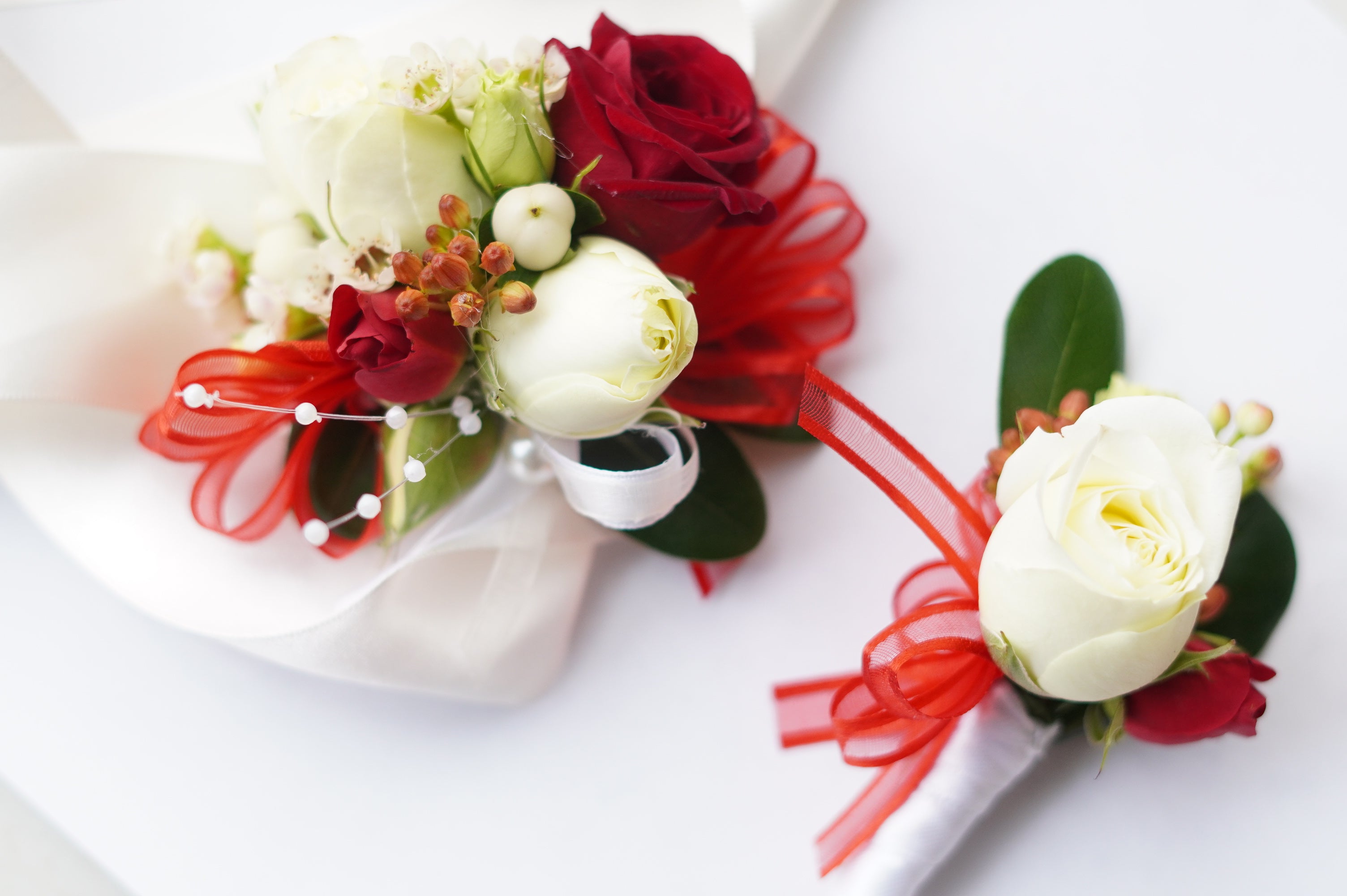 red and white rose corsage and boutonniere set Toronto
