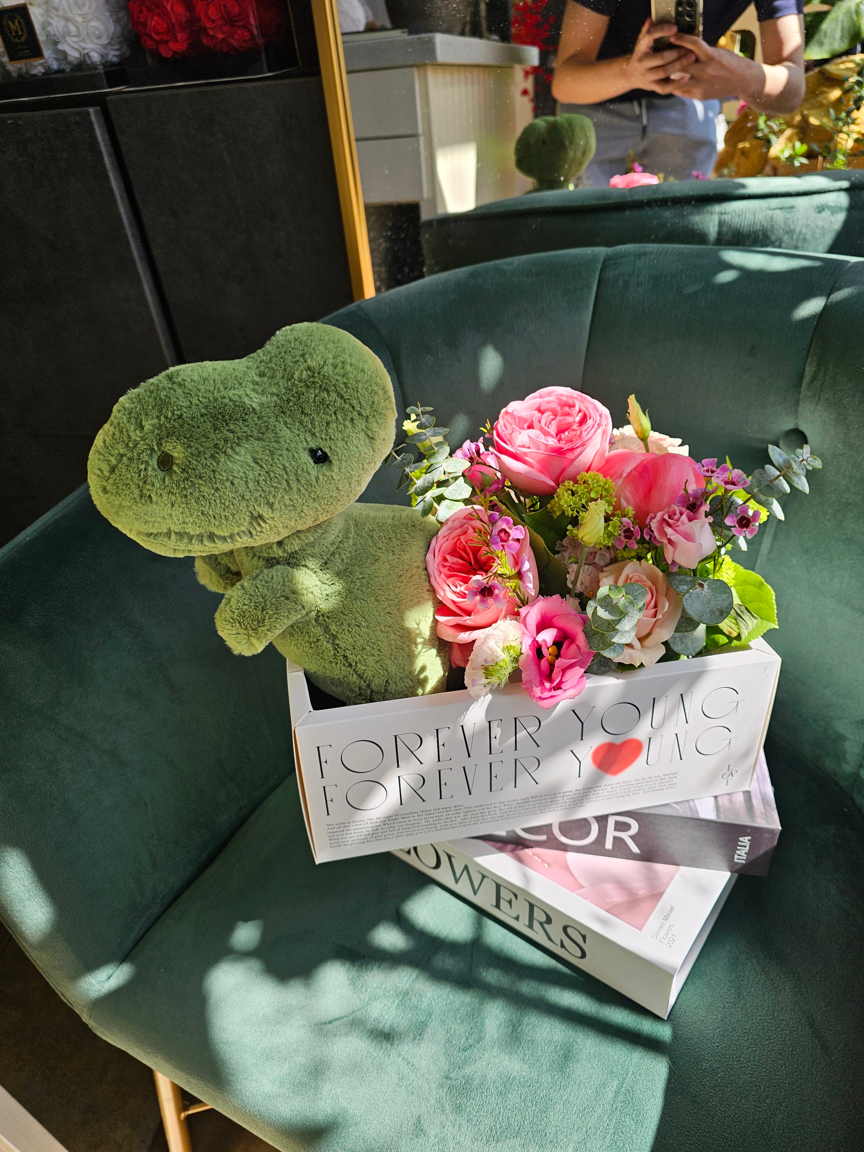 ジェリーキャット ローズ花　Rose Bouquet JELLYCAT Amuseables Rose Bouquet Plush Toy | Holt Renfrew