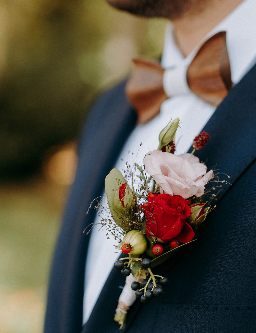 roseredboutonniere.jpg