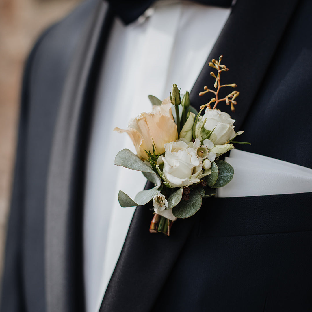 rusticboutonniere.jpg