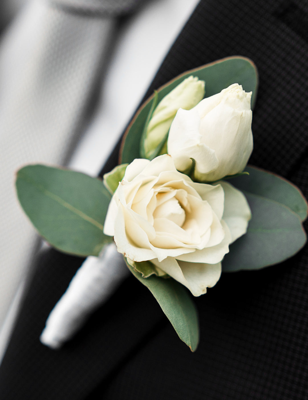 whiteroseboutonniere.jpg