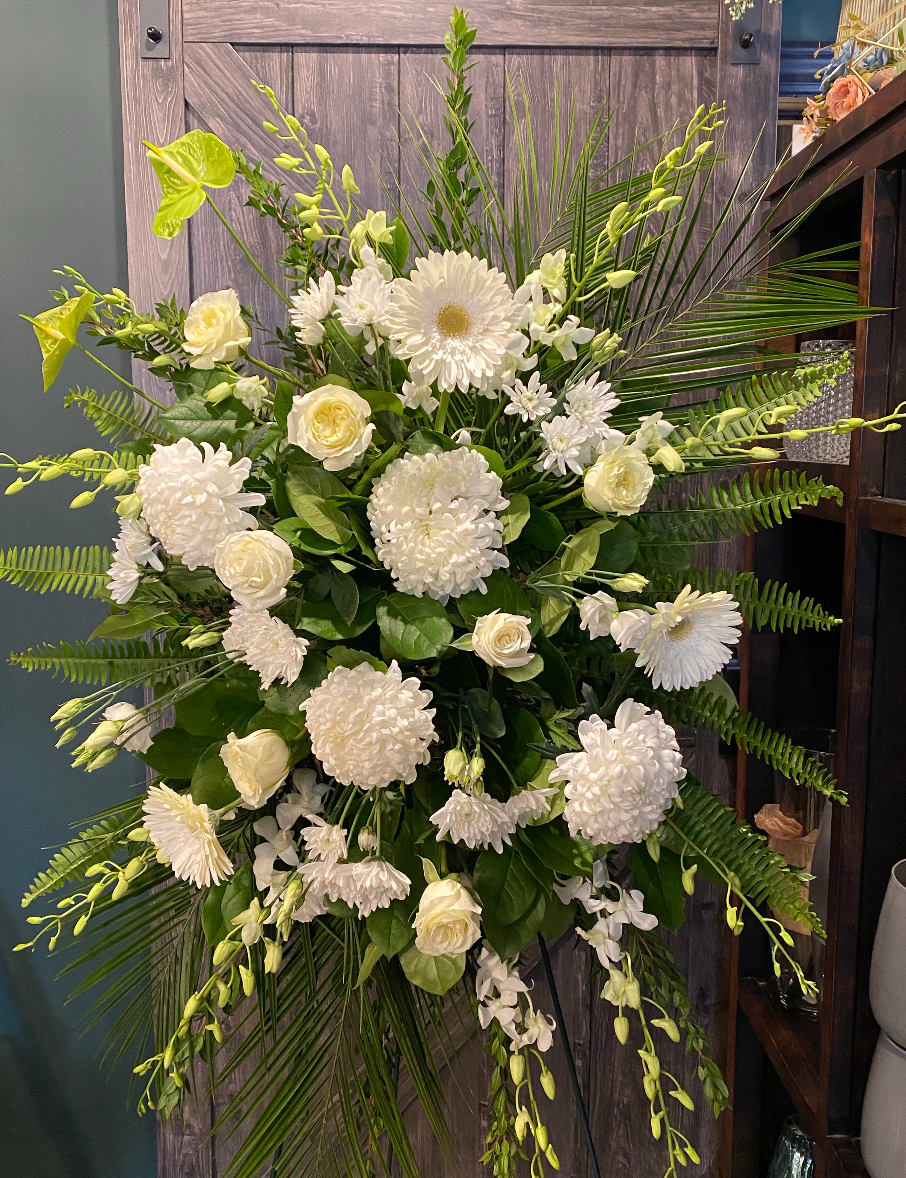 Funeral and condolences Standing spray